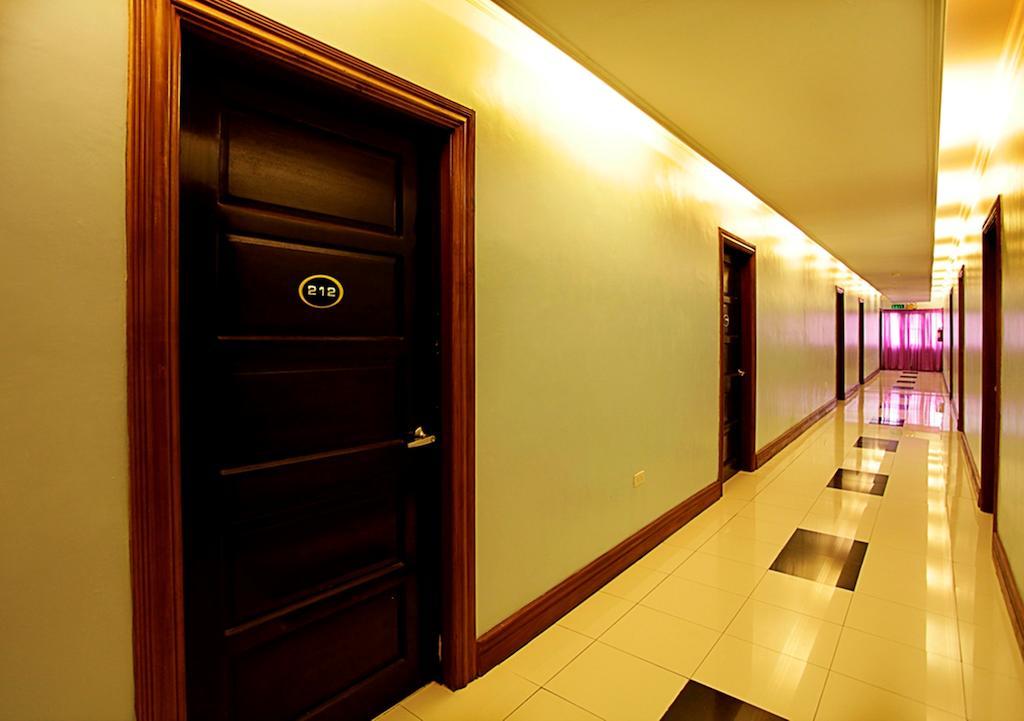 Holiday Plaza Hotel Tuguegarao City Exterior photo