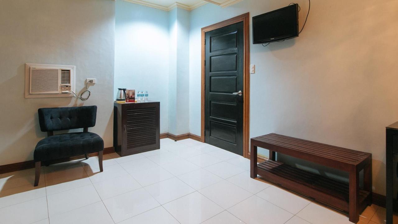 Holiday Plaza Hotel Tuguegarao City Exterior photo