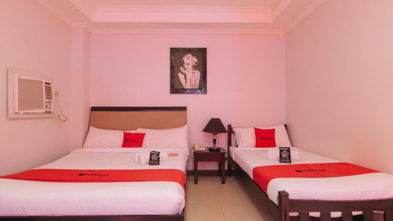 Holiday Plaza Hotel Tuguegarao City Exterior photo